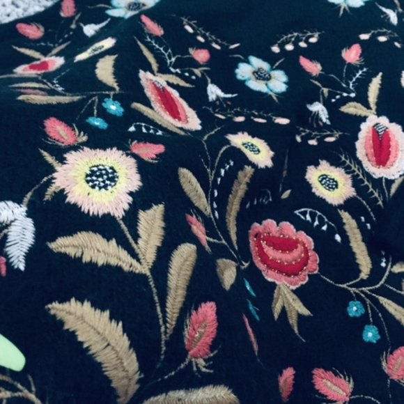 Like new Cliche Couture beautiful embroidered top - Picture 2 of 3